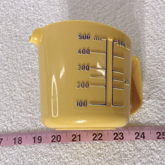 Vintage Crownware Harvest Gold Mustard Yellow 2 Cup Measuring Cup - Picture 8 of 8